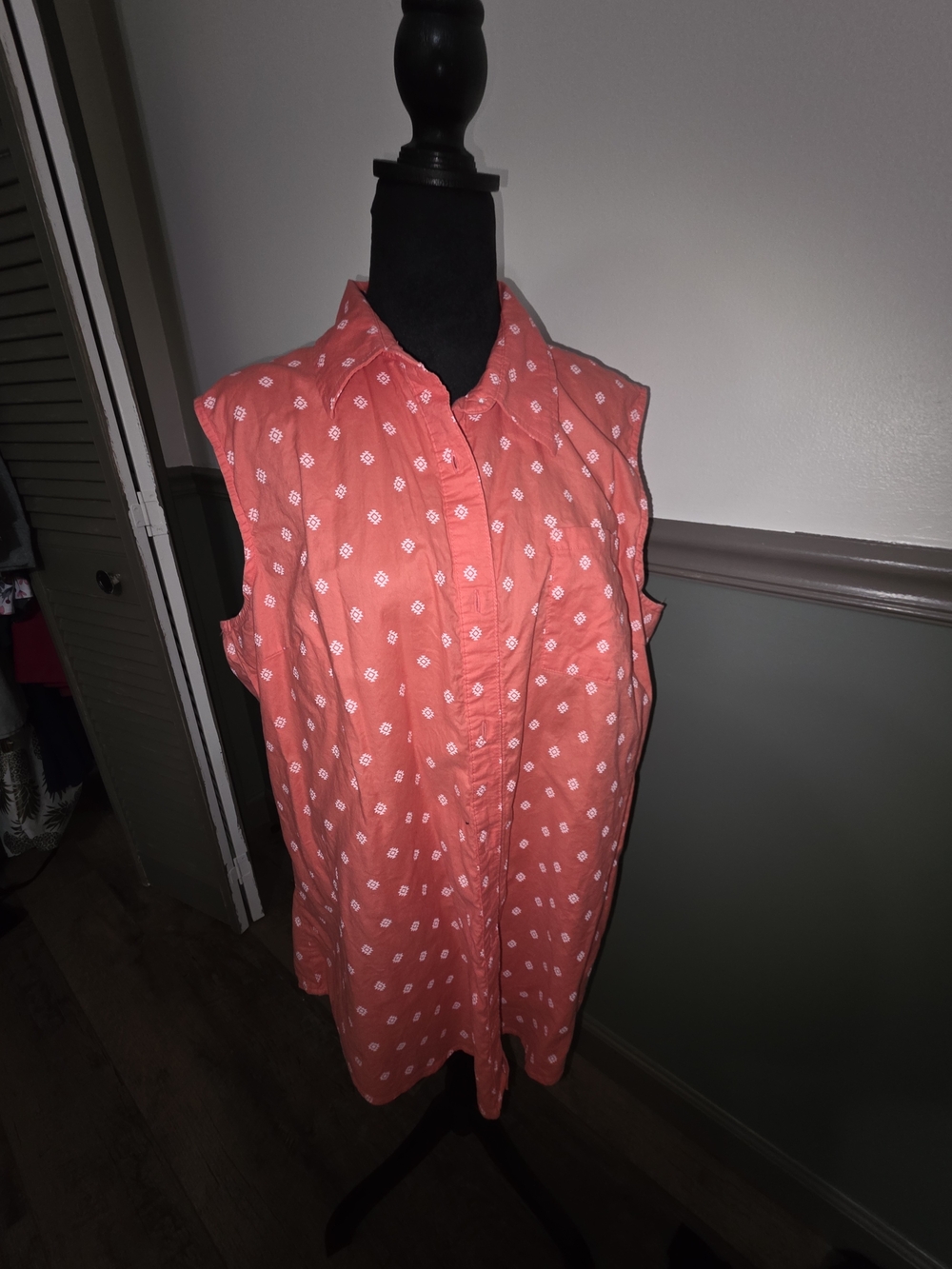 Magellan Outdoors Coral Sleeveless Button-Front Shirt